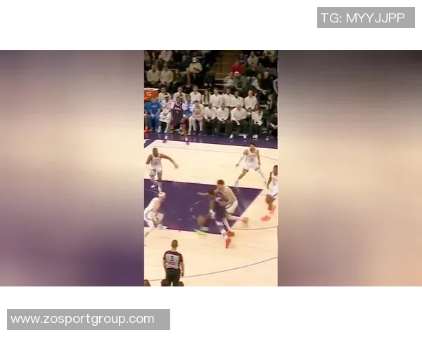 爱德华兹精彩突破拉杆换手上篮展现超强观赏性引发全场欢呼